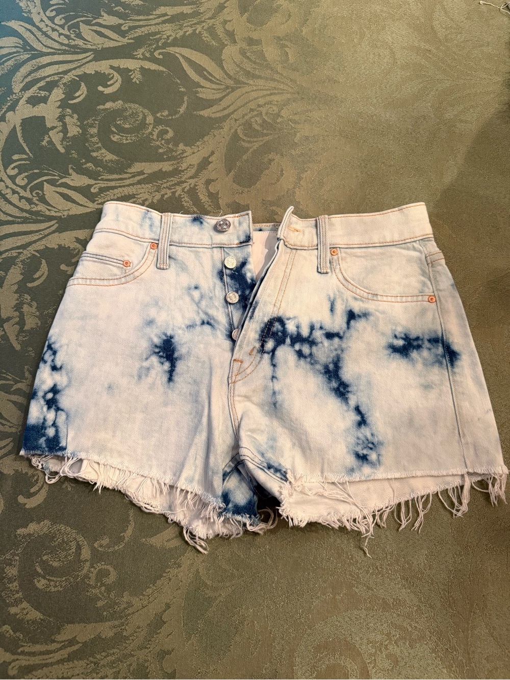 Mother Tie-Dye Tomcar Kick Fray Denim Shorts - Blue/White size 25